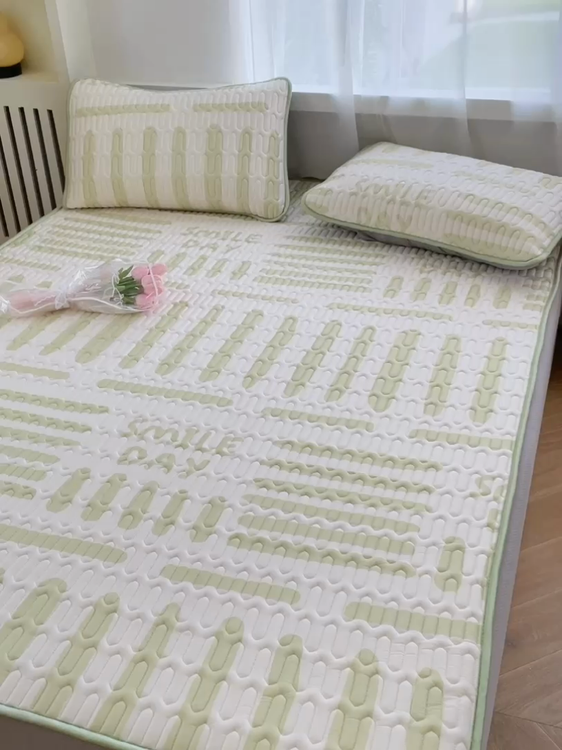 91家纺网 家纺一手货源 找家纺 布卢姆床垫 2025新款5mmA类乳胶凉席床笠套件夏被组合 简格