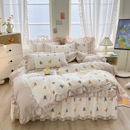 91家纺网 家纺一手货源 找家纺 （总）宜凡家纺 2024新款复古双拼全棉印花夹棉床笠式床裙四件套