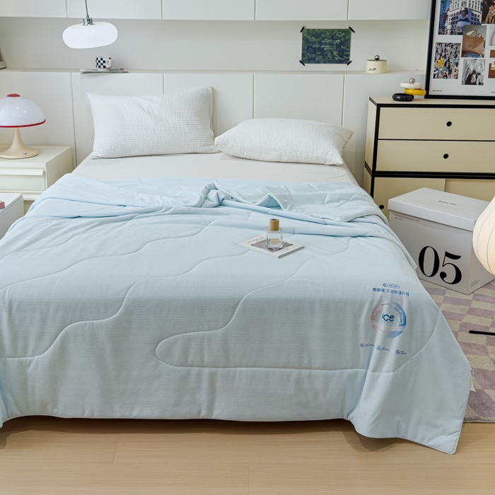 91家纺网 家纺一手货源 找家纺 久典家居 2024新款A类抗菌云感华夫格凉感针织夏凉被空调被 天空蓝