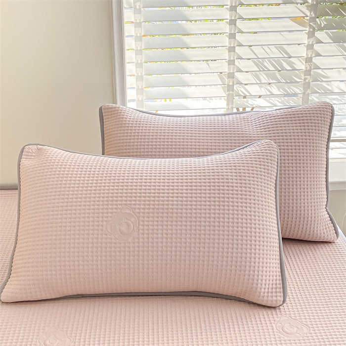 91家纺网 家纺一手货源 找家纺 欧邦 新款华夫格冰豆凉感床笠款夏被套件 小熊款-贵妃粉