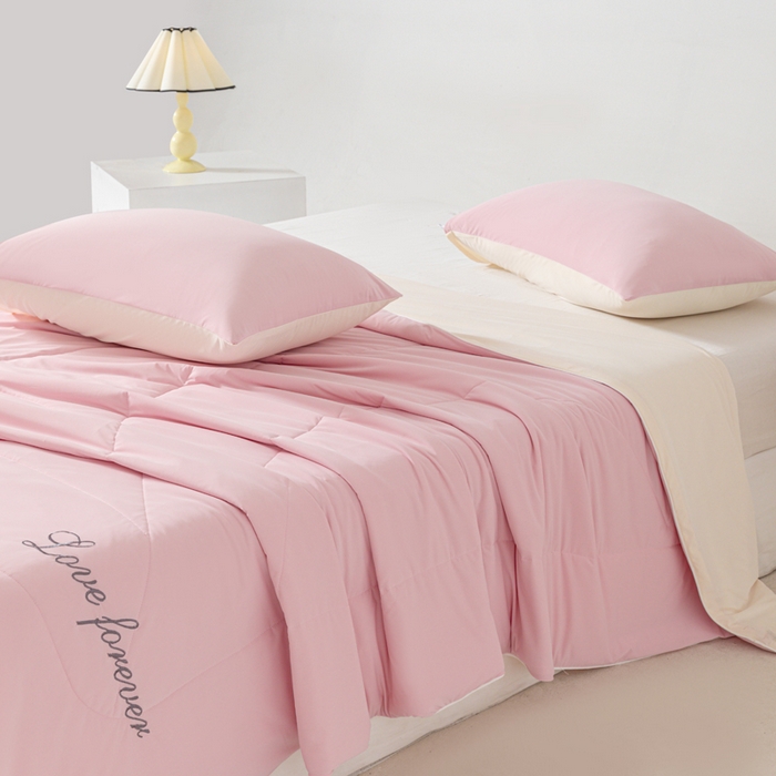 91家纺网 家纺一手货源 找家纺 佳居缘 2024新款纯色绣花冰氨夏被 樱花粉