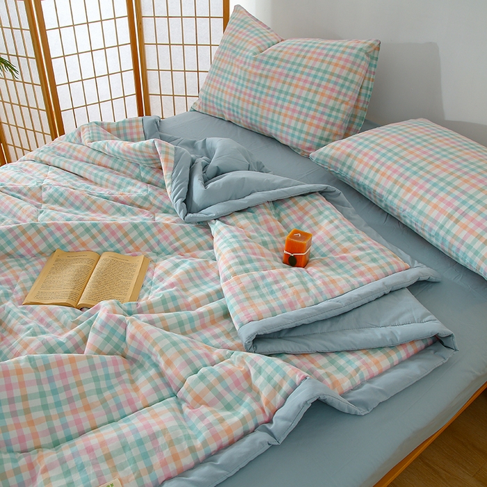 91家纺网 家纺一手货源 找家纺 花言狐语 2025新款A类全棉水洗棉夏被四件套 冰激凌格-夏被四件套