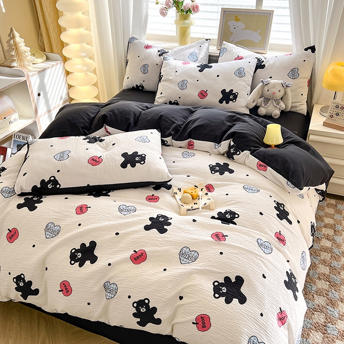 91家纺网 家纺一手货源 找家纺 妖妖家纺 2024新款有氧水洗泡泡棉印花四套泡芙棉四件套 俏皮熊