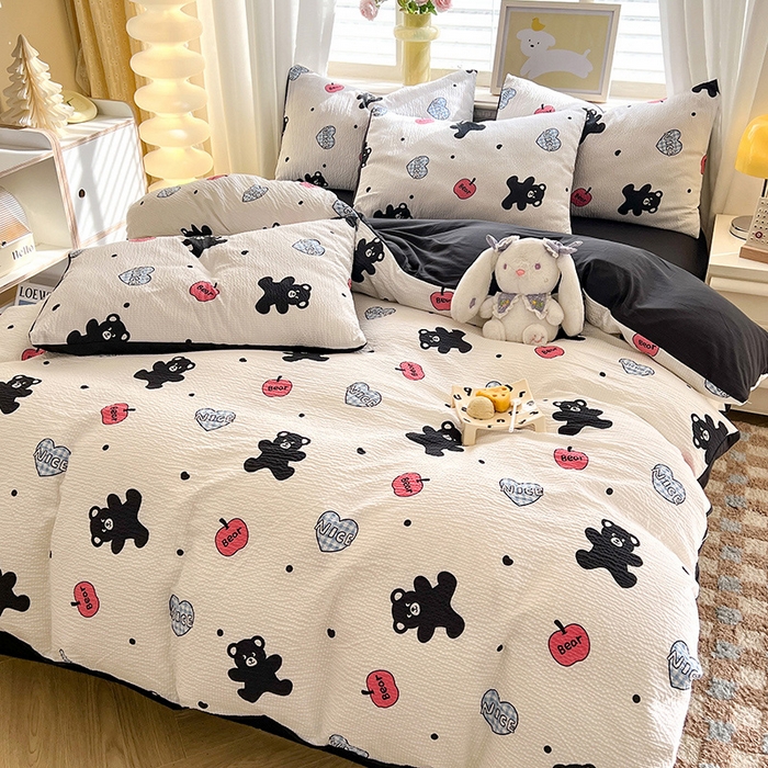 91家纺网 家纺一手货源 找家纺 妖妖家纺 2024新款有氧水洗泡泡棉印花四套泡芙棉四件套 俏皮熊