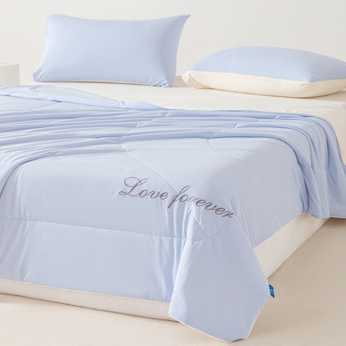 91家纺网 家纺一手货源 找家纺 佳居缘 2024新款纯色绣花冰氨夏被 梦幻蓝