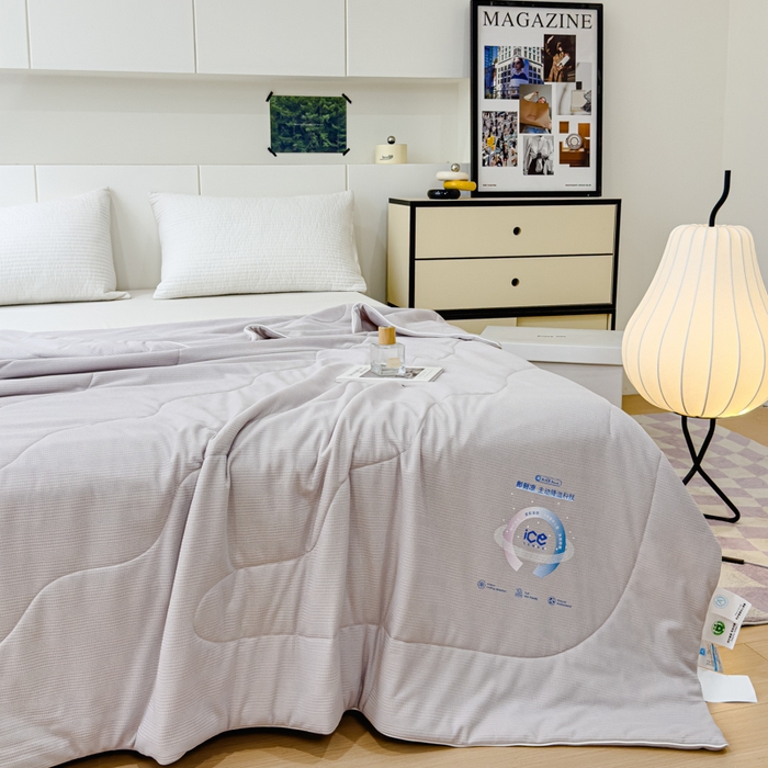 91家纺网 家纺一手货源 找家纺 久典家居 2024新款A类抗菌云感华夫格凉感针织夏凉被空调被 浅豆沙