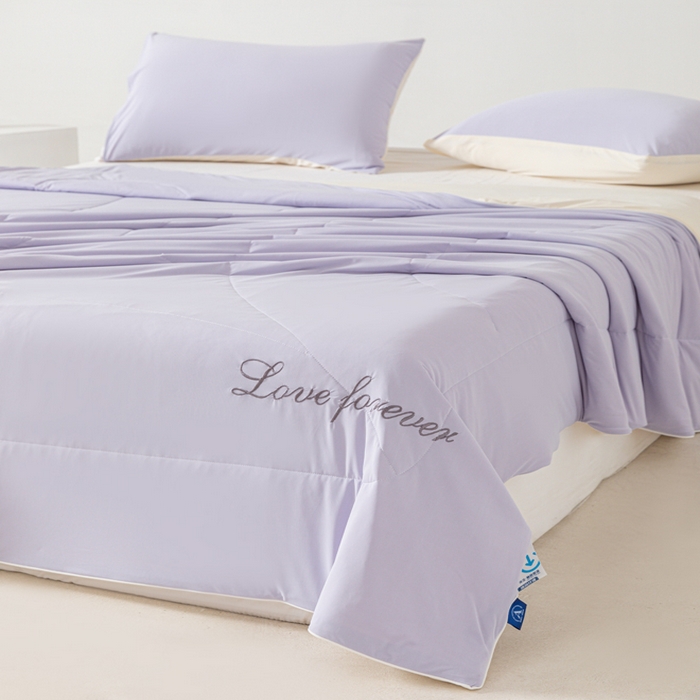 91家纺网 家纺一手货源 找家纺 佳居缘 2024新款纯色绣花冰氨夏被 香芋紫