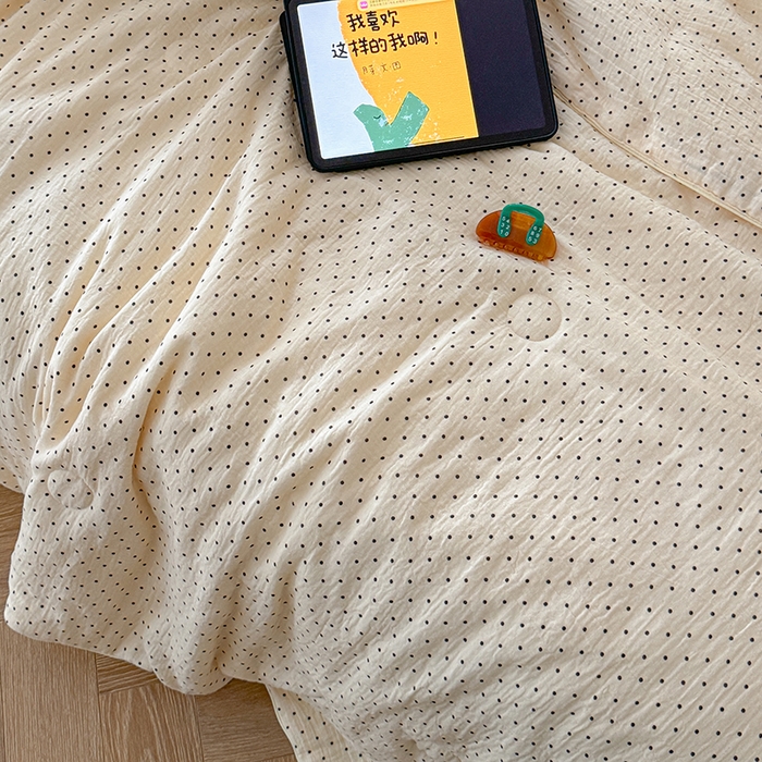 91家纺网 家纺一手货源 找家纺 萝莉家纺 2024新款全棉双层皱皱纱夏被 黑色点点