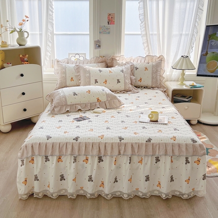 宜凡家纺 2024新款复古双拼全棉印花夹棉床笠式床裙三件套 玩具小熊