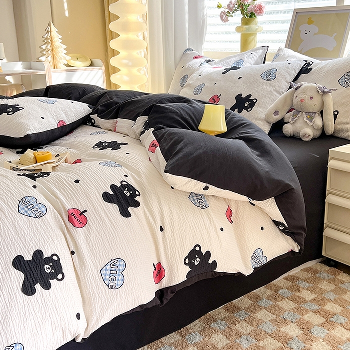 91家纺网 家纺一手货源 找家纺 妖妖家纺 2024新款有氧水洗泡泡棉印花四套泡芙棉四件套 俏皮熊