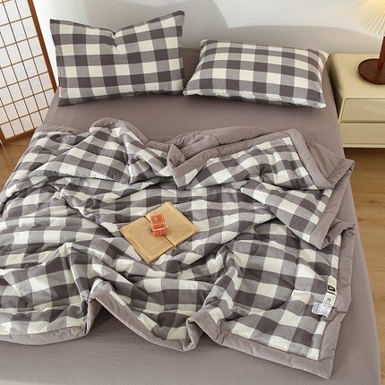 91家纺网 家纺一手货源 找家纺 花言狐语 2025新款A类全棉水洗棉夏被四件套 大灰格-夏被四件套