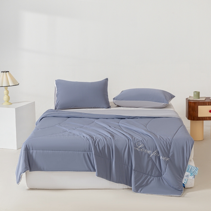 91家纺网 家纺一手货源 找家纺 佳居缘 2024新款纯色绣花冰氨夏被 古典灰