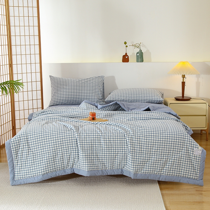91家纺网 家纺一手货源 找家纺 花言狐语 2025新款A类全棉水洗棉夏被四件套 蓝小格-单夏被