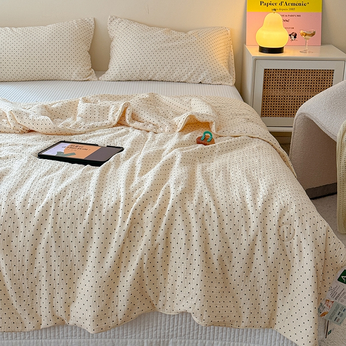 91家纺网 家纺一手货源 找家纺 萝莉家纺 2024新款全棉双层皱皱纱夏被 黑色点点