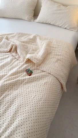 91家纺网 家纺一手货源 找家纺 萝莉家纺 2024新款全棉双层皱皱纱夏被 黑色点点