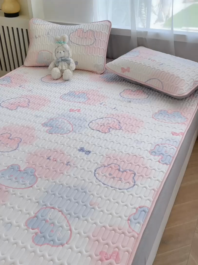 91家纺网 家纺一手货源 找家纺 布卢姆床垫 2025新款5mmA类乳胶凉席床笠套件夏被组合 蝴蝶兔