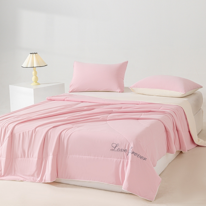 91家纺网 家纺一手货源 找家纺 佳居缘 2024新款纯色绣花冰氨夏被 樱花粉