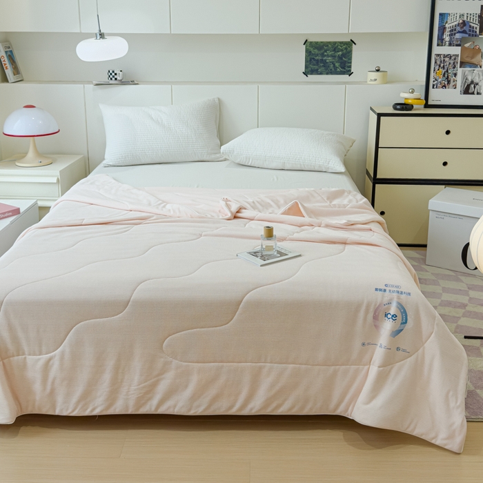 91家纺网 家纺一手货源 找家纺 久典家居 2024新款A类抗菌云感华夫格凉感针织夏凉被空调被 胭脂粉