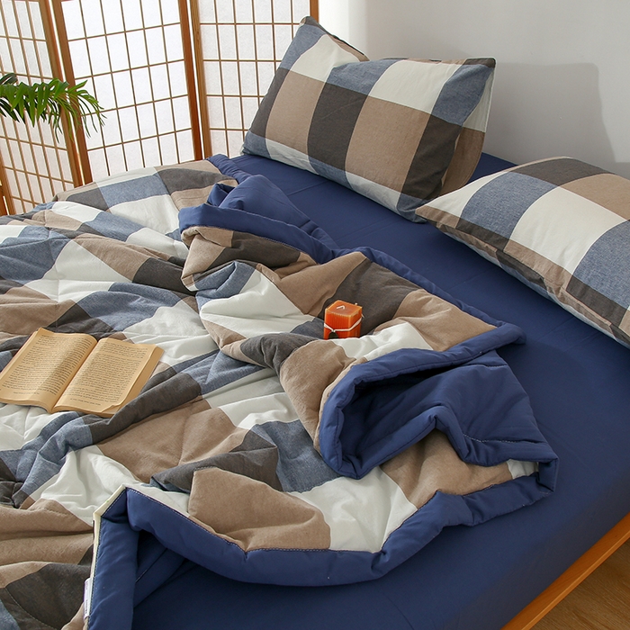 91家纺网 家纺一手货源 找家纺 花言狐语 2025新款A类全棉水洗棉夏被四件套 蓝大格-单夏被