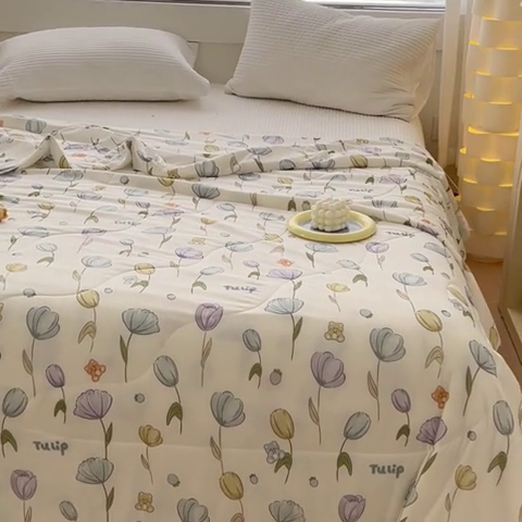 91家纺网 家纺一手货源 找家纺 久典家居 2024新款A类氨纶抗菌印花凉感丝夏被空调被 花语