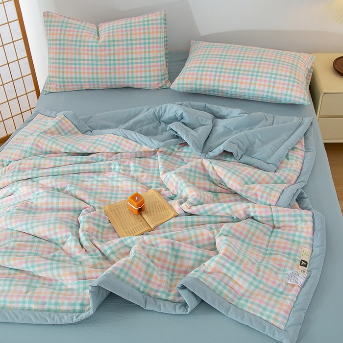 91家纺网 家纺一手货源 找家纺 花言狐语 2025新款A类全棉水洗棉夏被四件套 冰激凌格-夏被四件套