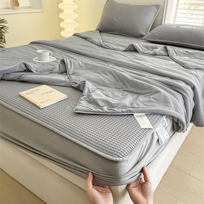 91家纺网 家纺一手货源 找家纺 欧邦 新款华夫格冰豆凉感床笠款夏被套件 小熊款-极致灰