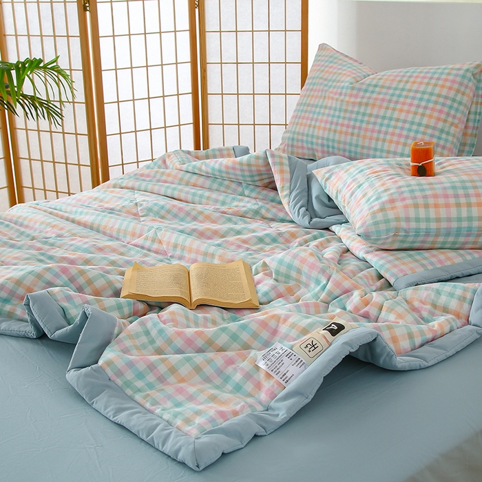 91家纺网 家纺一手货源 找家纺 花言狐语 2025新款A类全棉水洗棉夏被四件套 冰激凌格-夏被四件套
