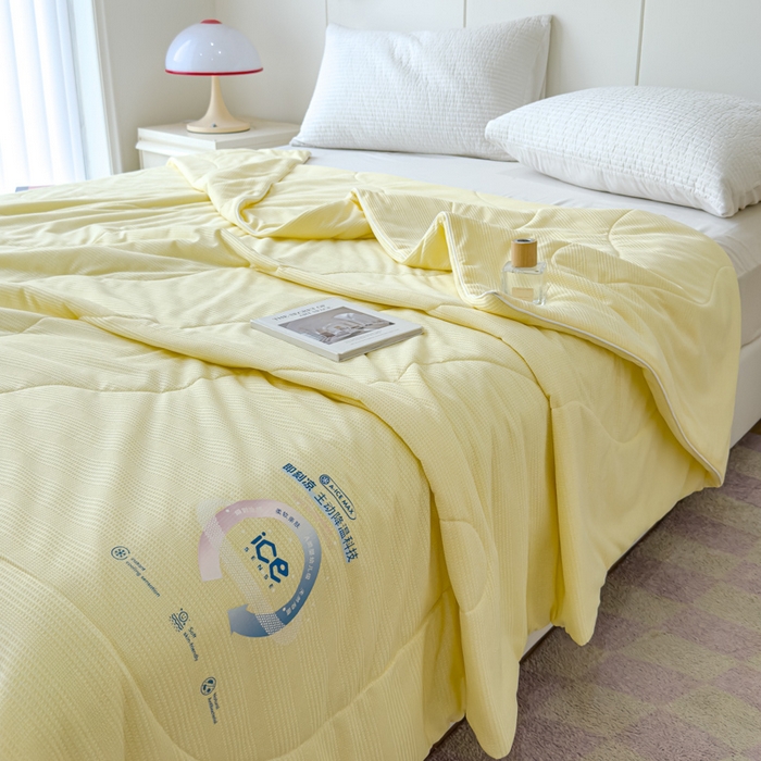 91家纺网 家纺一手货源 找家纺 久典家居 2024新款A类抗菌云感华夫格凉感针织夏凉被空调被 奶油黄