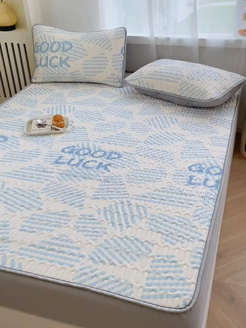 91家纺网 家纺一手货源 找家纺 布卢姆床垫 2025新款5mmA类乳胶凉席床笠套件夏被组合 几何