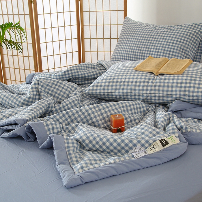 91家纺网 家纺一手货源 找家纺 花言狐语 2025新款A类全棉水洗棉夏被四件套 蓝小格-单夏被