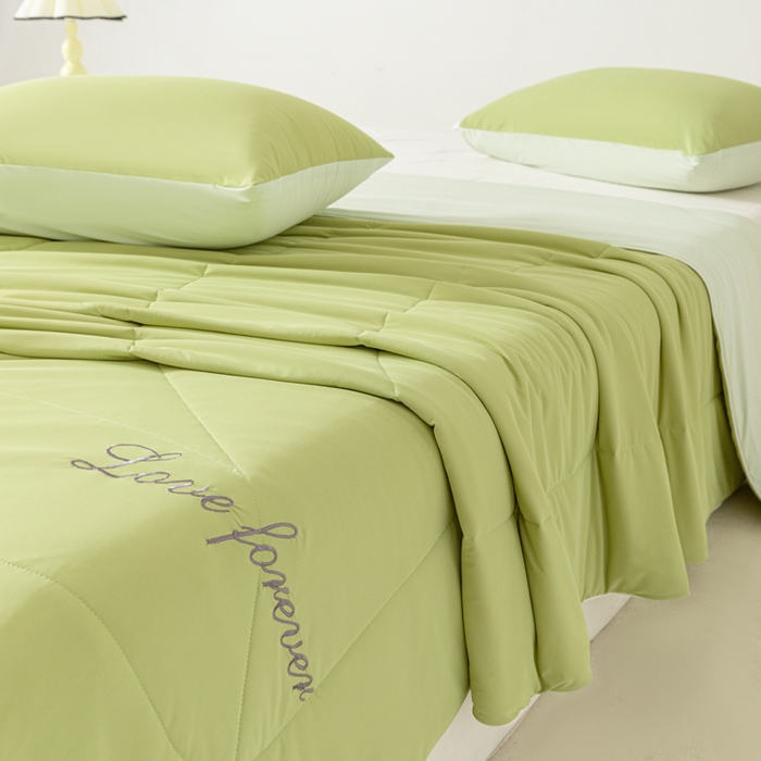 91家纺网 家纺一手货源 找家纺 佳居缘 2024新款纯色绣花冰氨夏被 橄榄青