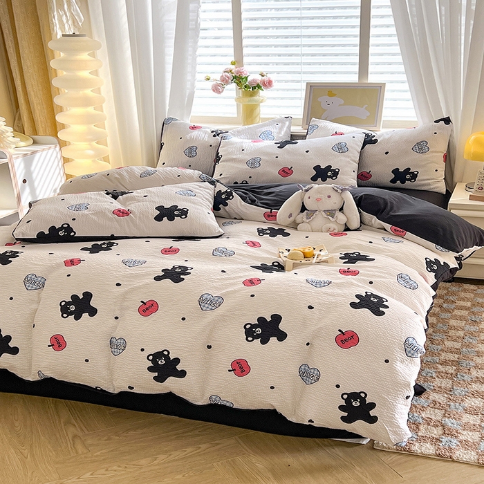 91家纺网 家纺一手货源 找家纺 妖妖家纺 2024新款有氧水洗泡泡棉印花四套泡芙棉四件套 俏皮熊