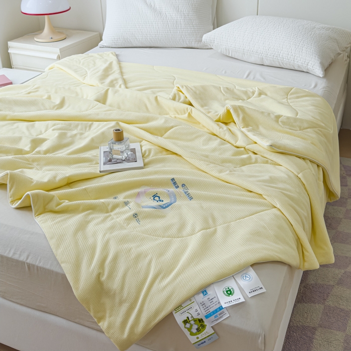 91家纺网 家纺一手货源 找家纺 久典家居 2024新款A类抗菌云感华夫格凉感针织夏凉被空调被 奶油黄