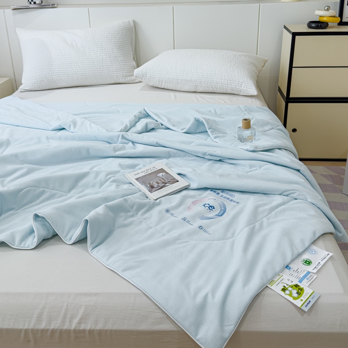 91家纺网 家纺一手货源 找家纺 久典家居 2024新款A类抗菌云感华夫格凉感针织夏凉被空调被 天空蓝