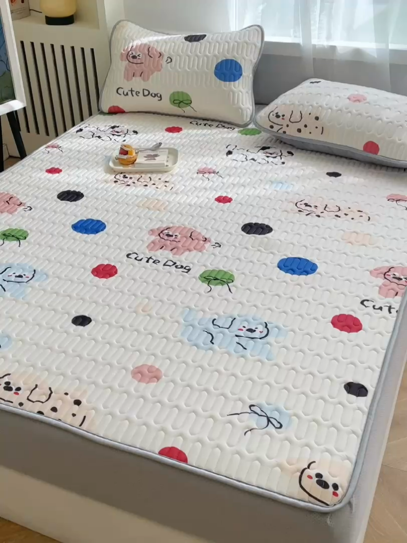 91家纺网 家纺一手货源 找家纺 布卢姆床垫 2025新款5mmA类乳胶凉席床笠套件夏被组合 cute小狗