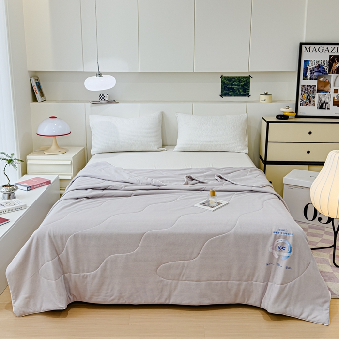 91家纺网 家纺一手货源 找家纺 久典家居 2024新款A类抗菌云感华夫格凉感针织夏凉被空调被 浅豆沙