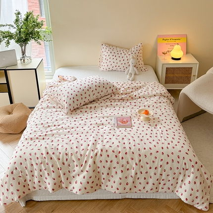 萝莉家纺 2024新款全棉双层皱皱纱夏被 小草莓