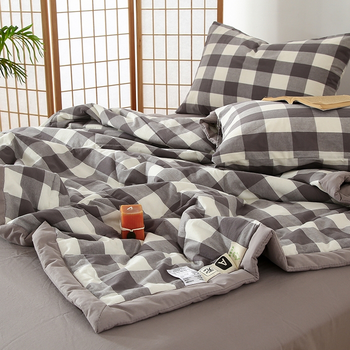 91家纺网 家纺一手货源 找家纺 花言狐语 2025新款A类全棉水洗棉夏被四件套 大灰格-夏被四件套