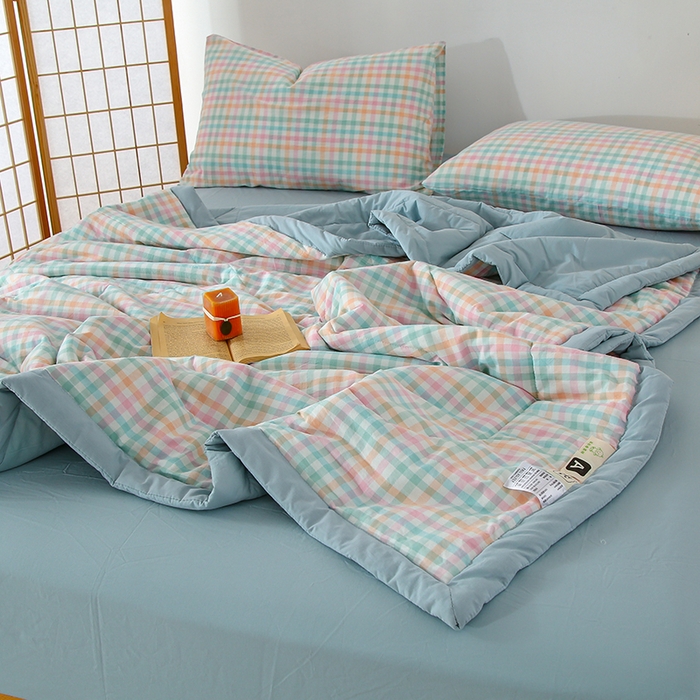 91家纺网 家纺一手货源 找家纺 花言狐语 2025新款A类全棉水洗棉夏被四件套 冰激凌格-夏被四件套