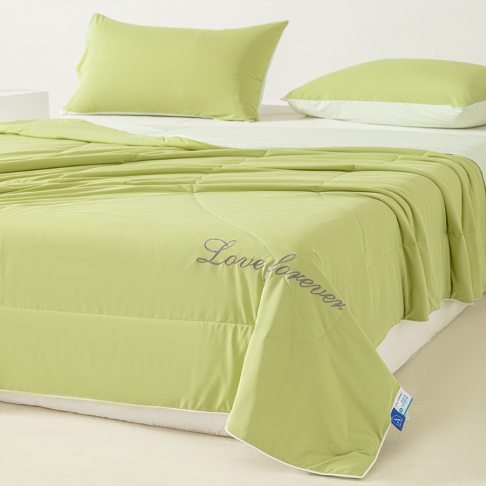 91家纺网 家纺一手货源 找家纺 佳居缘 2024新款纯色绣花冰氨夏被 橄榄青