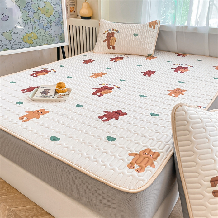 91家纺网 家纺一手货源 找家纺 布卢姆床垫 2025新款5mmA类乳胶凉席床笠套件夏被组合 爱心熊