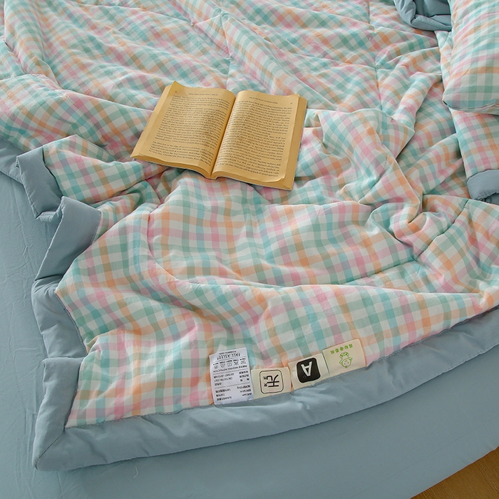 91家纺网 家纺一手货源 找家纺 花言狐语 2025新款A类全棉水洗棉夏被四件套 冰激凌格-夏被四件套