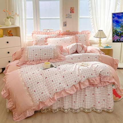 91家纺网 家纺一手货源 找家纺 （总）宜凡家纺 2024新款复古双拼全棉印花夹棉床笠式床裙四件套