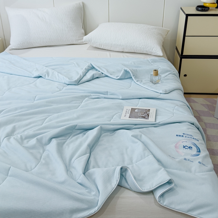 91家纺网 家纺一手货源 找家纺 久典家居 2024新款A类抗菌云感华夫格凉感针织夏凉被空调被 天空蓝