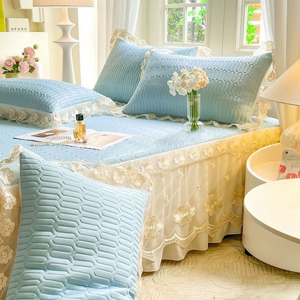 91家纺网 家纺一手货源 找家纺 花香四季家纺 2024新款0.5凉感丝厚胶质床裙凉席三件套 奶盐蓝