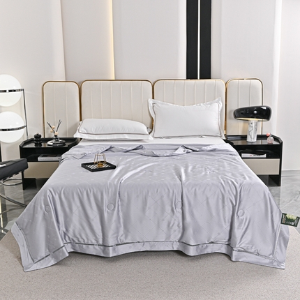 91家纺网 家纺一手货源 找家纺 太阳羽家纺 2025新款60s天丝提花夏凉被空调被镂空-格调系列 格调-灰色