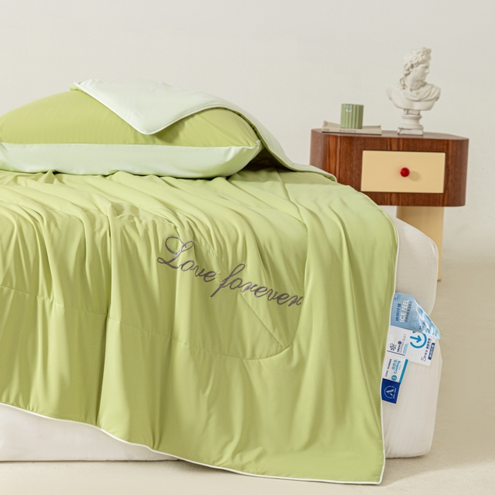 91家纺网 家纺一手货源 找家纺 佳居缘 2024新款纯色绣花冰氨夏被 橄榄青