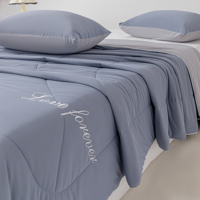 91家纺网 家纺一手货源 找家纺 佳居缘 2024新款纯色绣花冰氨夏被 古典灰