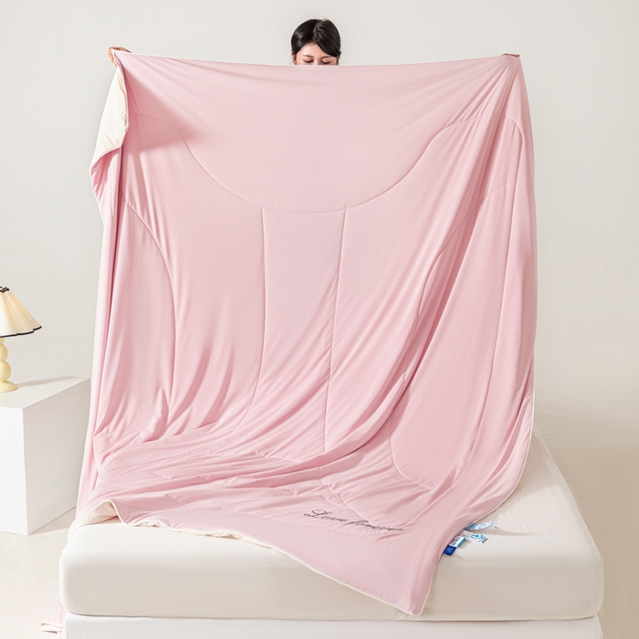 91家纺网 家纺一手货源 找家纺 佳居缘 2024新款纯色绣花冰氨夏被 樱花粉