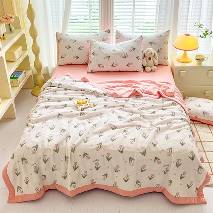 91家纺网 家纺一手货源 找家纺 妖妖家纺 2024新款有氧水洗泡泡棉印花四套泡芙棉夏被四件套 清新花园